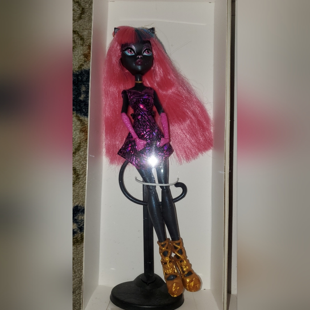 MONSTER HIGH DOLL